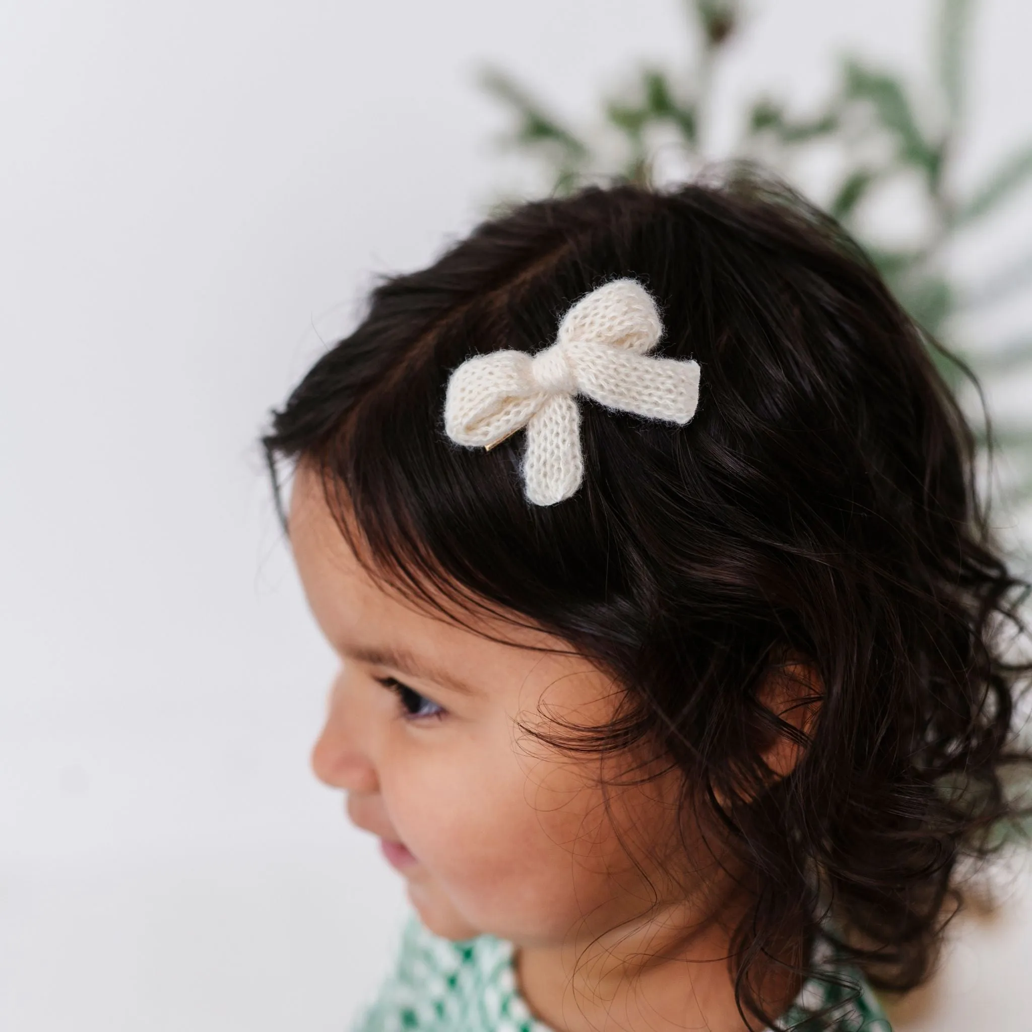 2PK NOVELTY CLIPS: mini knit bows oatmeal